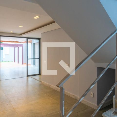Casa à venda com 205m², 4 quartos e 2 vagas Casa à venda com 205m², 4 quartos e 2 vagasSala