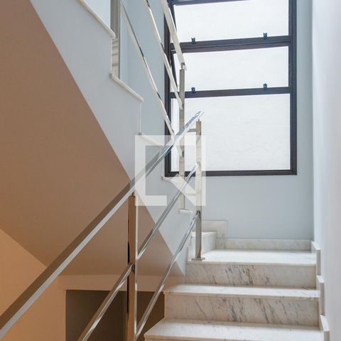 Casa à venda com 205m², 4 quartos e 2 vagas Casa à venda com 205m², 4 quartos e 2 vagasSala