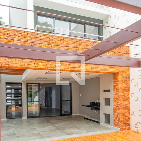 Casa à venda com 205m², 4 quartos e 2 vagas Casa à venda com 205m², 4 quartos e 2 vagasÁrea comum