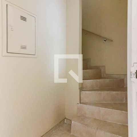 Casa de condomínio à venda com 80m², 2 quartos e 1 vaga Casa de condomínio à venda com 80m², 2 quartos e 1 vagaEscadas