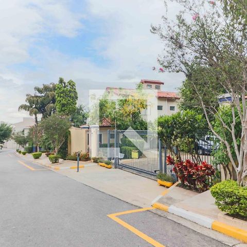 Casa de condomínio à venda com 80m², 2 quartos e 1 vaga Casa de condomínio à venda com 80m², 2 quartos e 1 vagaFachada