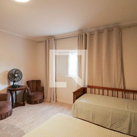 Casa à venda com 300m², 3 quartos e 2 vagas Casa à venda com 300m², 3 quartos e 2 vagasQuarto 1