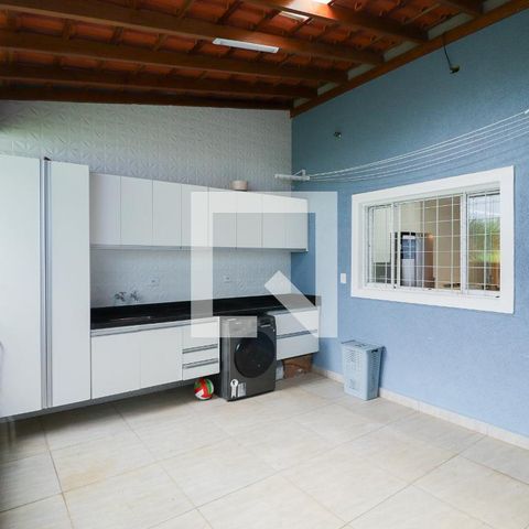 Casa à venda com 300m², 3 quartos e 2 vagas Casa à venda com 300m², 3 quartos e 2 vagasÁrea de Serviço