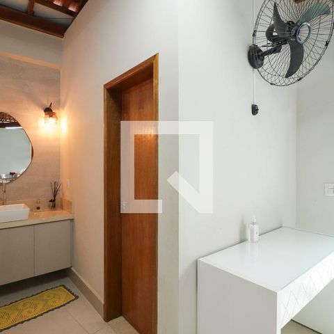 Casa à venda com 300m², 3 quartos e 2 vagas Casa à venda com 300m², 3 quartos e 2 vagasBanheiro Social 2