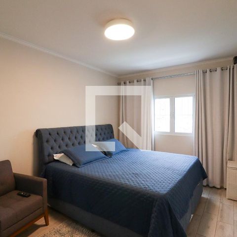 Casa à venda com 300m², 3 quartos e 2 vagas Casa à venda com 300m², 3 quartos e 2 vagasSuíte