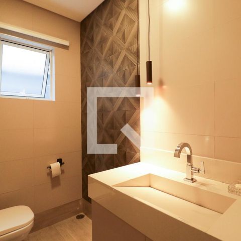 Casa à venda com 300m², 3 quartos e 2 vagas Casa à venda com 300m², 3 quartos e 2 vagasLavabo