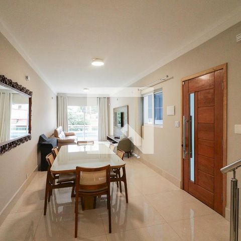 Casa à venda com 300m², 3 quartos e 2 vagas Casa à venda com 300m², 3 quartos e 2 vagasSala