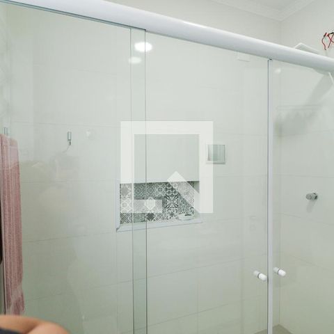 Casa à venda com 300m², 3 quartos e 2 vagas Casa à venda com 300m², 3 quartos e 2 vagasBanheiro Social