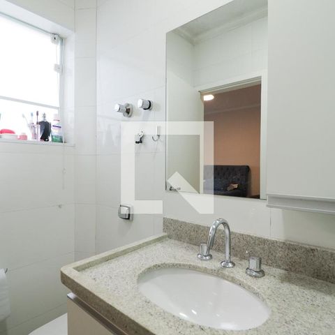 Casa à venda com 300m², 3 quartos e 2 vagas Casa à venda com 300m², 3 quartos e 2 vagasBanheiro da Suíte