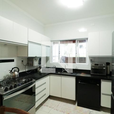 Casa à venda com 300m², 3 quartos e 2 vagas Casa à venda com 300m², 3 quartos e 2 vagasCozinha