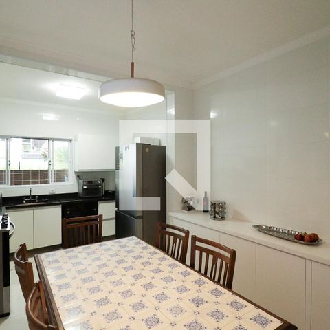 Casa à venda com 300m², 3 quartos e 2 vagas Casa à venda com 300m², 3 quartos e 2 vagasCozinha