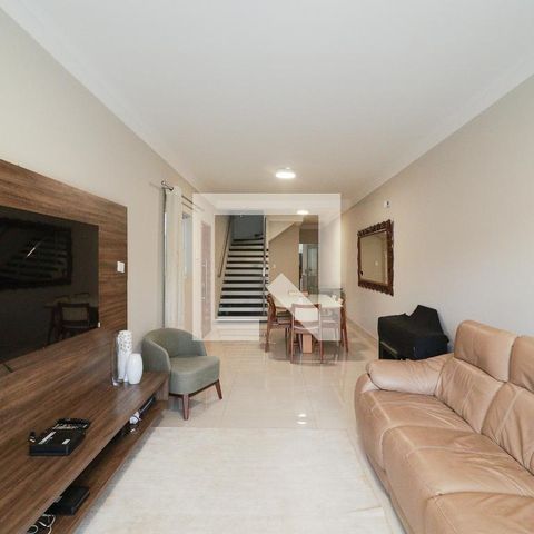 Casa à venda com 300m², 3 quartos e 2 vagas Casa à venda com 300m², 3 quartos e 2 vagasSala