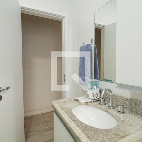 Casa à venda com 300m², 3 quartos e 2 vagas Casa à venda com 300m², 3 quartos e 2 vagasBanheiro Social