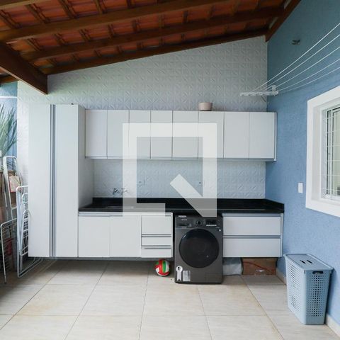 Casa à venda com 300m², 3 quartos e 2 vagas Casa à venda com 300m², 3 quartos e 2 vagasÁrea de Serviço