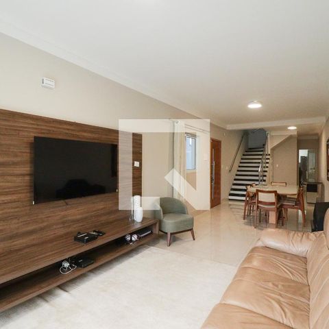 Casa à venda com 300m², 3 quartos e 2 vagas Casa à venda com 300m², 3 quartos e 2 vagasSala