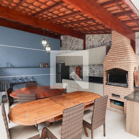 Casa à venda com 300m², 3 quartos e 2 vagas Casa à venda com 300m², 3 quartos e 2 vagasChurrasqueira