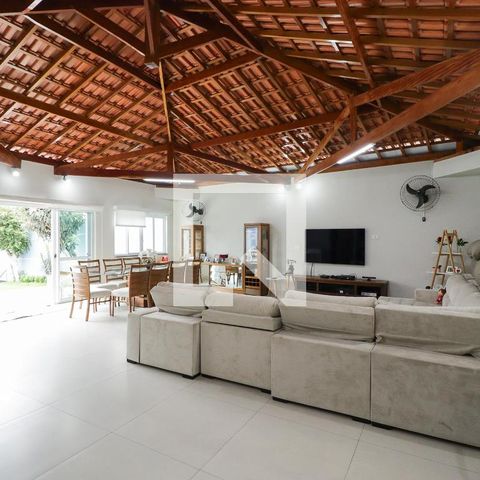 Casa à venda com 300m², 3 quartos e 2 vagas Casa à venda com 300m², 3 quartos e 2 vagasSalão/Escritório