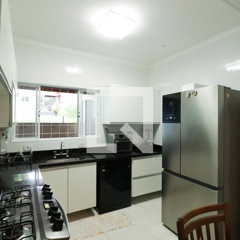 Casa à venda com 300m², 3 quartos e 2 vagas Casa à venda com 300m², 3 quartos e 2 vagasCozinha