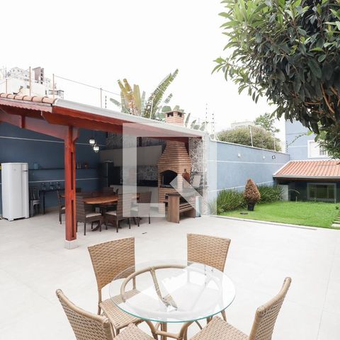 Casa à venda com 300m², 3 quartos e 2 vagas Casa à venda com 300m², 3 quartos e 2 vagasChurrasqueira
