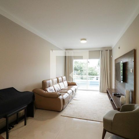 Casa à venda com 300m², 3 quartos e 2 vagas Casa à venda com 300m², 3 quartos e 2 vagasSala