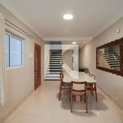 Casa à venda com 300m², 3 quartos e 2 vagas Casa à venda com 300m², 3 quartos e 2 vagasSala