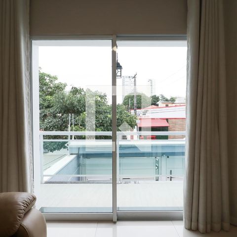 Casa à venda com 300m², 3 quartos e 2 vagas Casa à venda com 300m², 3 quartos e 2 vagasSala