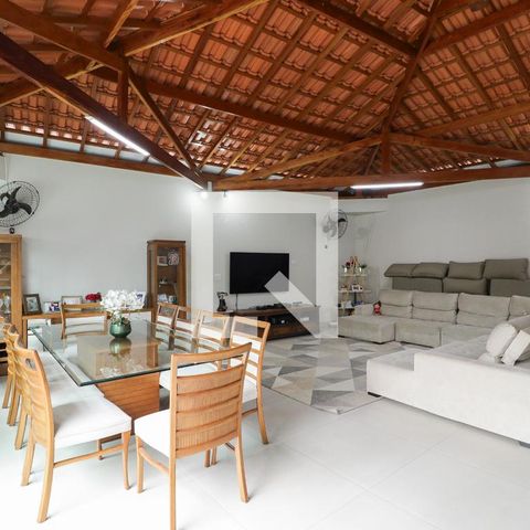 Casa à venda com 300m², 3 quartos e 2 vagas Casa à venda com 300m², 3 quartos e 2 vagasSalão/Escritório