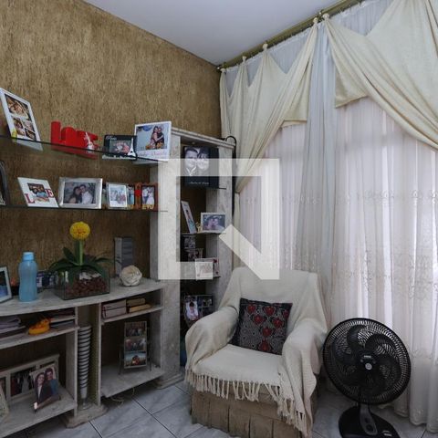Casa à venda com 200m², 3 quartos e 2 vagasSala