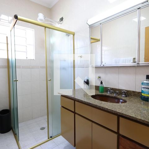 Casa à venda com 200m², 3 quartos e 2 vagasBanheiro