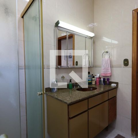 Casa à venda com 200m², 3 quartos e 2 vagasBanheiro