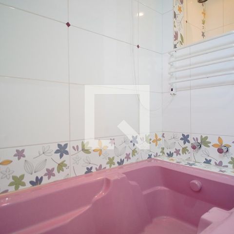 Casa para alugar com 500m², 3 quartos e 4 vagasBanheiro Corredor - Banheira