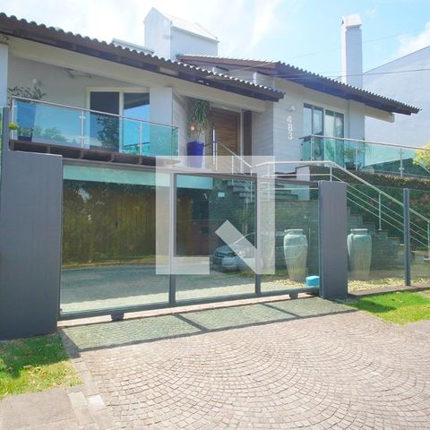 Casa para alugar com 500m², 3 quartos e 4 vagasFachada