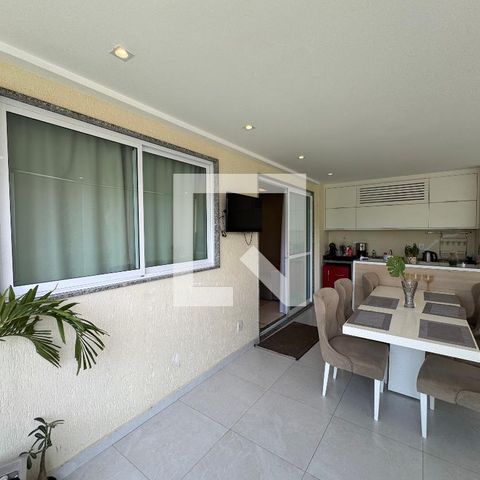 Apartamento à venda com 120m², 3 quartos e 2 vagas Apartamento à venda com 120m², 3 quartos e 2 vagasVaranda