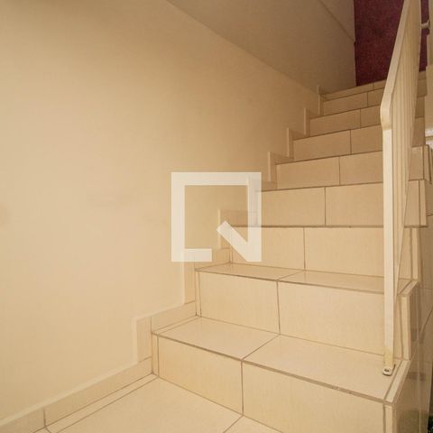 Casa à venda com 140m², 4 quartos e 3 vagasCasa 2 - Escada