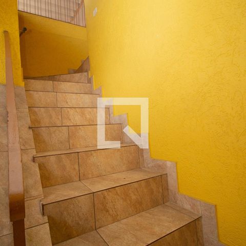 Casa à venda com 140m², 4 quartos e 3 vagasEscada
