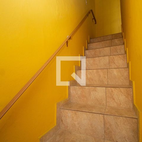 Casa à venda com 140m², 4 quartos e 3 vagasEscada