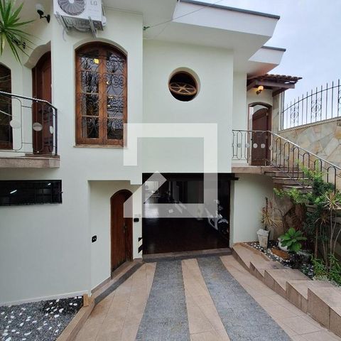 Casa à venda com 207m², 3 quartos e 5 vagas Casa à venda com 207m², 3 quartos e 5 vagasEntrada