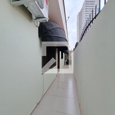 Casa à venda com 207m², 3 quartos e 5 vagas Casa à venda com 207m², 3 quartos e 5 vagasLateral