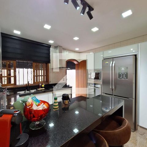 Casa à venda com 207m², 3 quartos e 5 vagas Casa à venda com 207m², 3 quartos e 5 vagasCozinha