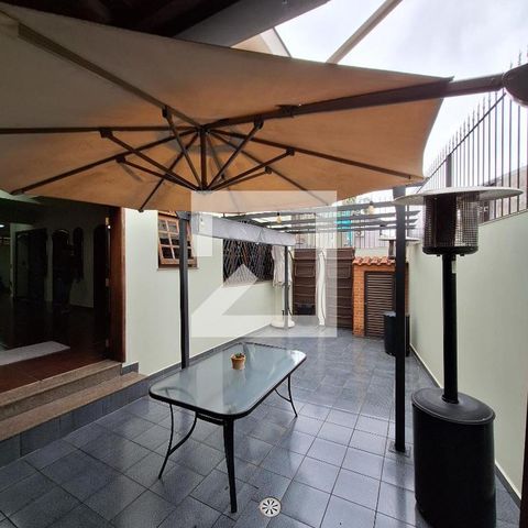 Casa à venda com 207m², 3 quartos e 5 vagas Casa à venda com 207m², 3 quartos e 5 vagasQuintal