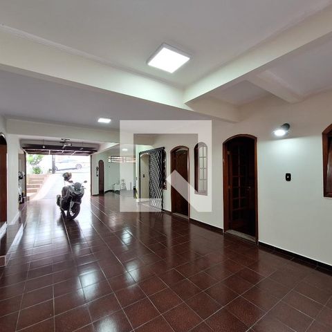 Casa à venda com 207m², 3 quartos e 5 vagas Casa à venda com 207m², 3 quartos e 5 vagasSalão