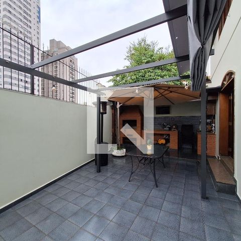 Casa à venda com 207m², 3 quartos e 5 vagas Casa à venda com 207m², 3 quartos e 5 vagasQuintal