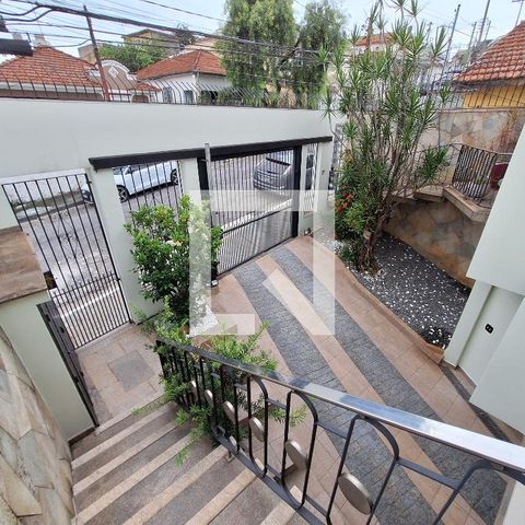 Casa à venda com 207m², 3 quartos e 5 vagas Casa à venda com 207m², 3 quartos e 5 vagasEntrada