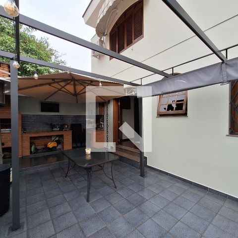 Casa à venda com 207m², 3 quartos e 5 vagas Casa à venda com 207m², 3 quartos e 5 vagasQuintal