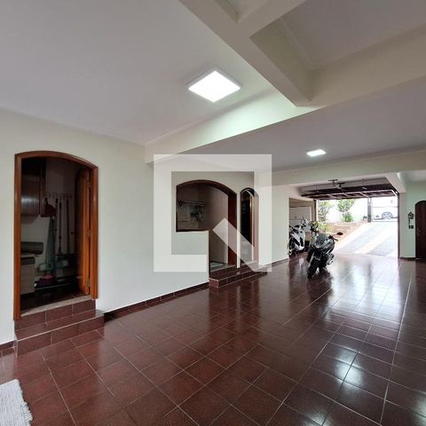 Casa à venda com 207m², 3 quartos e 5 vagas Casa à venda com 207m², 3 quartos e 5 vagasSalão