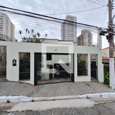 Casa à venda com 207m², 3 quartos e 5 vagas Casa à venda com 207m², 3 quartos e 5 vagasFachada