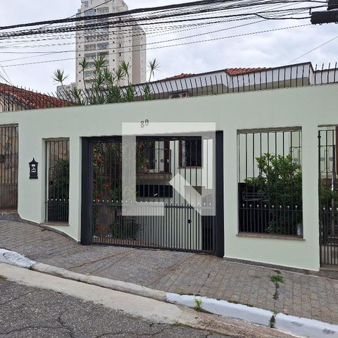 Casa à venda com 207m², 3 quartos e 5 vagas Casa à venda com 207m², 3 quartos e 5 vagasFachada