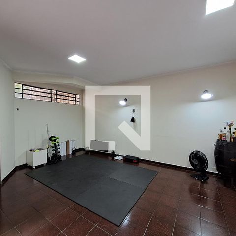 Casa à venda com 207m², 3 quartos e 5 vagas Casa à venda com 207m², 3 quartos e 5 vagasSalão