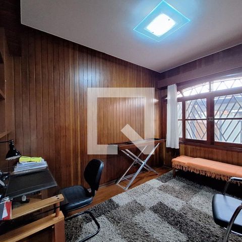 Casa à venda com 207m², 3 quartos e 5 vagas Casa à venda com 207m², 3 quartos e 5 vagasEscritório