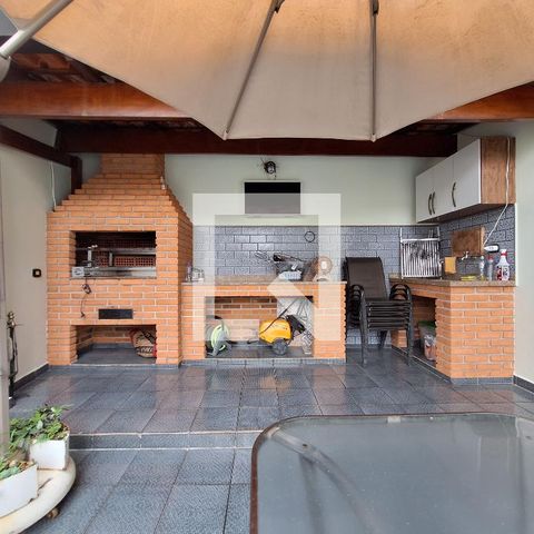 Casa à venda com 207m², 3 quartos e 5 vagas Casa à venda com 207m², 3 quartos e 5 vagasQuintal